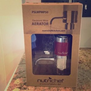 Electronic wine aerator